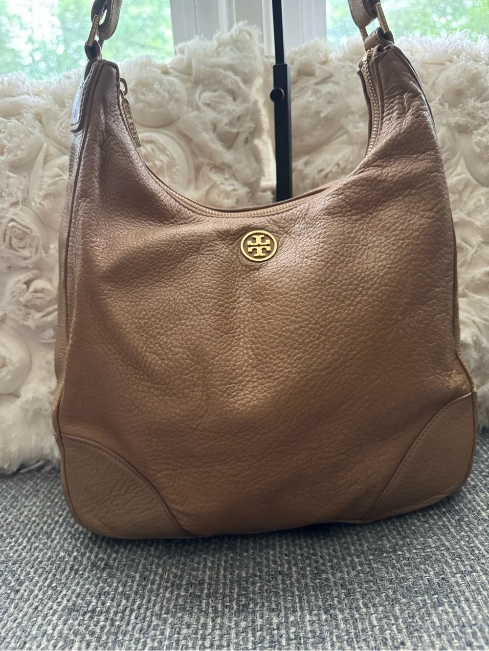 Tory Burch Amanda Pebbled Leather Hobo Bag – Camel Tan
